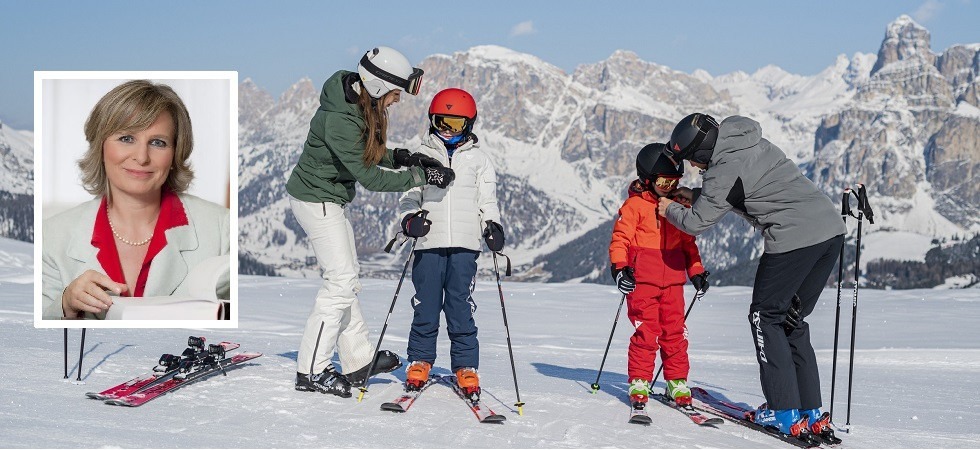 Il padre scia, la madre lo accompagna e la figlia in pista solo con gli amici